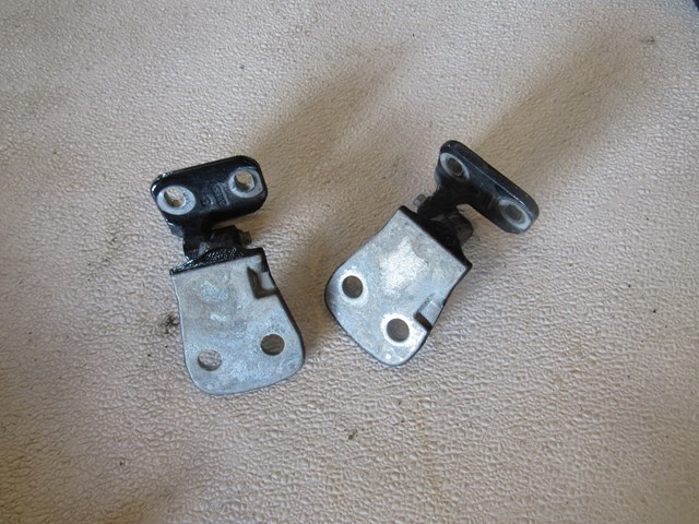 2005 Land Rover LR3 Rear RH Passenger Door Hinges