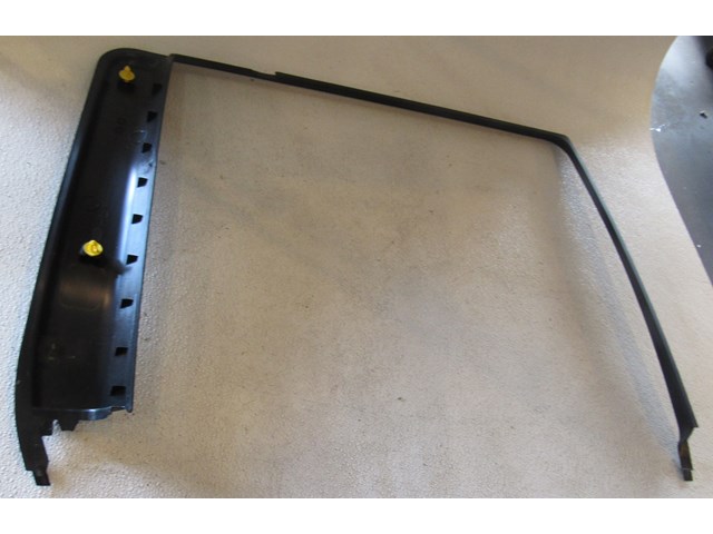 2005 Land Rover LR3 Rear RH Passenger Window Trim ELN000023