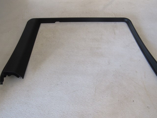 2005 Land Rover LR3 Rear LH Driver Window Trim ELN000023