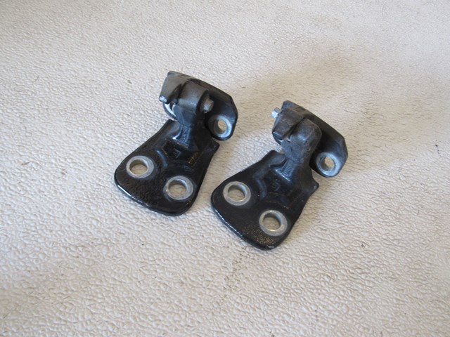 2005 Land Rover LR3 Rear LH Driver Door Hinges 