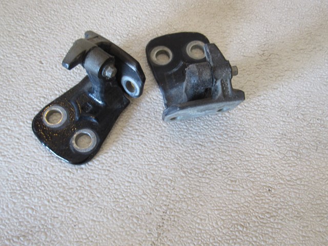 2005 Land Rover LR3 Rear LH Driver Door Hinges 