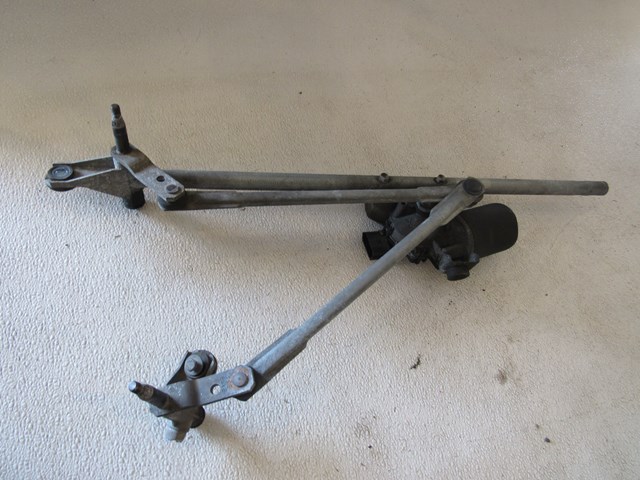 2005 Land Rover LR3 Windshield Wiper Motor