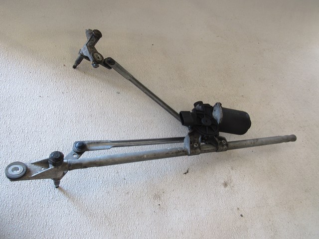 2005 Land Rover LR3 Windshield Wiper Motor