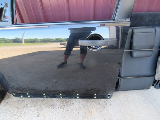 2005 Land Rover LR3 Front LH Driver Door Shell Read Details