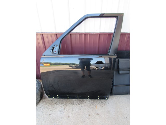 2005 Land Rover LR3 Front LH Driver Door Shell Read Details