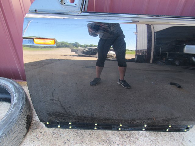 2005 Land Rover LR3 Front LH Driver Door Shell Read Details