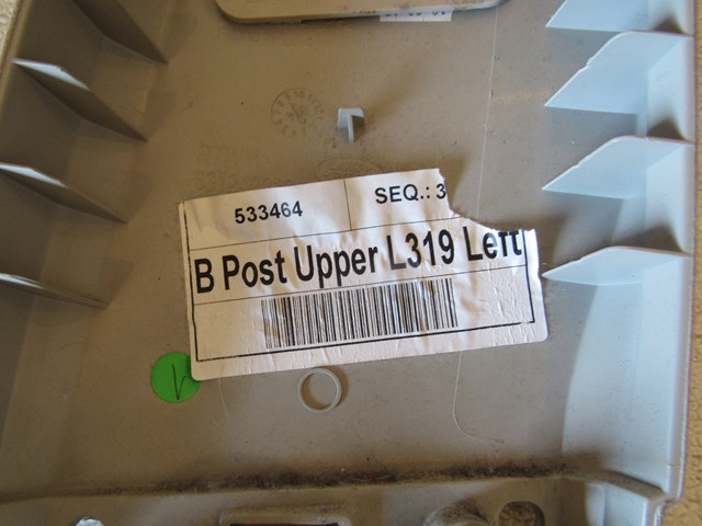 2005 Land Rover LR3 LH Driver Upper B Pillar Trim 