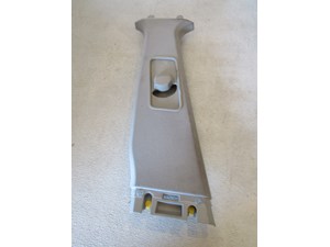 2005 Land Rover LR3 LH Driver Upper B Pillar Trim 