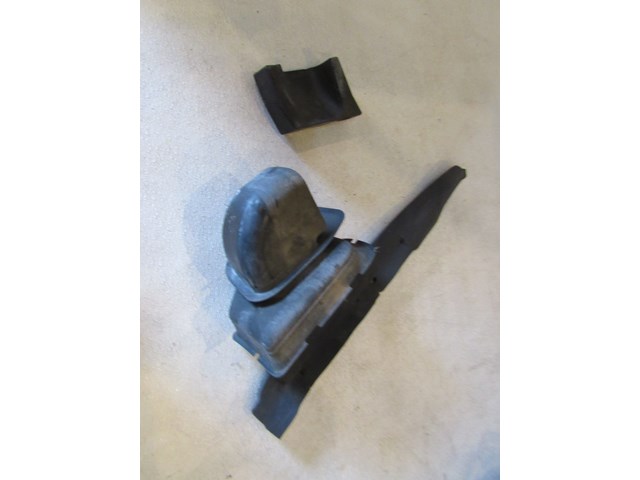 2005 Land Rover LR3 RH Passenger Air Intake Duct PHD000705