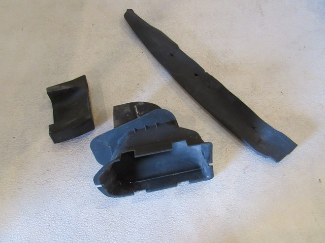 2005 Land Rover LR3 RH Passenger Air Intake Duct PHD000705