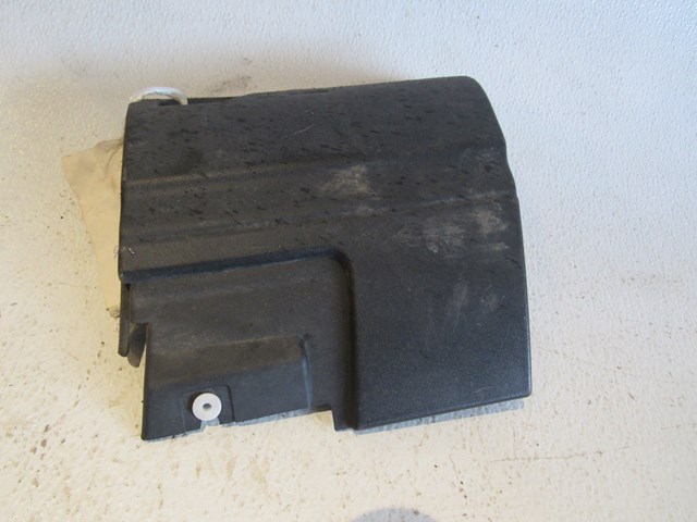 2005 Land Rover LR3 Front RH Pass Fender Side Skirt Portion