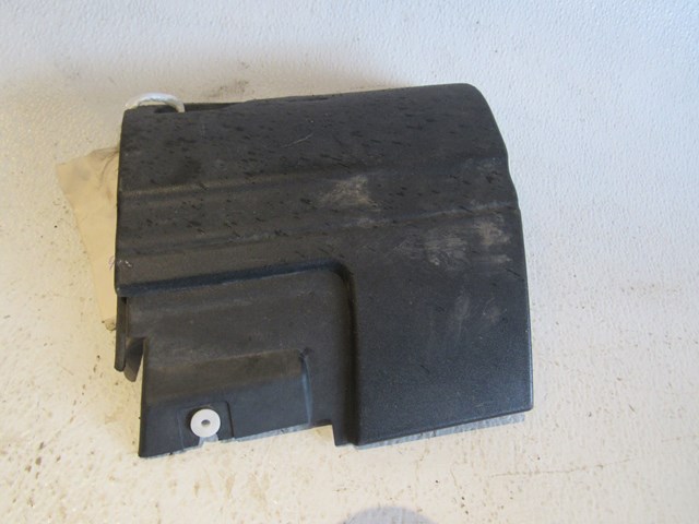 2005 Land Rover LR3 Front RH Pass Fender Side Skirt Portion