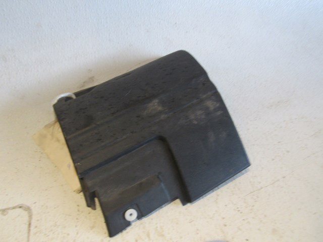 2005 Land Rover LR3 Front RH Pass Fender Side Skirt Portion