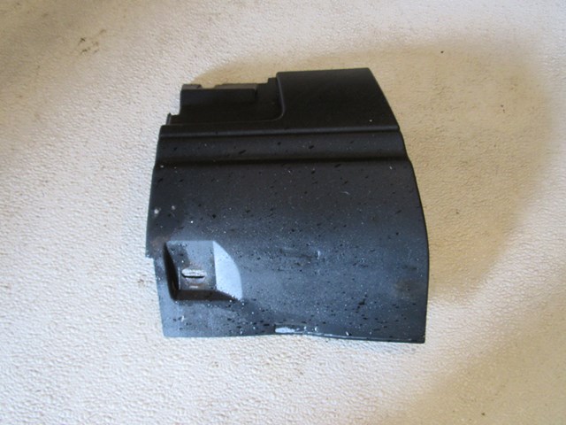 2005 Land Rover LR3 LH Driver Fender Extension  Front Side Skirt