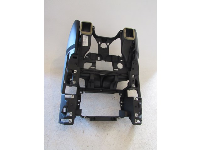 2005 Land Rover LR3 Center Dash Section w/Ducting