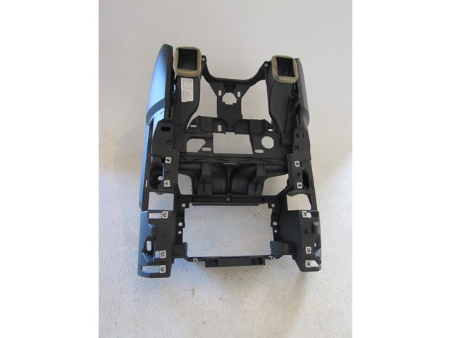 2005 Land Rover LR3 Center Dash Section w/Ducting