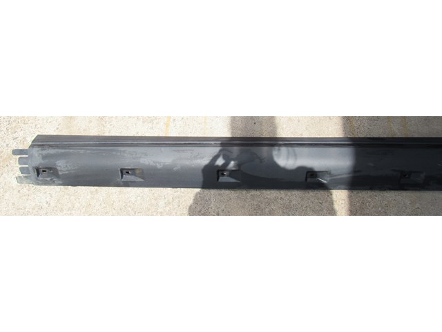 2005 Land Rover LR3 LH Driver Side Skirt