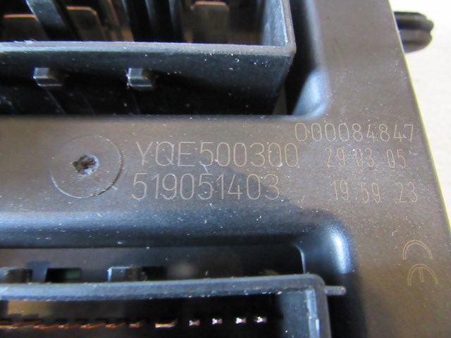 2005 Land Rover LR3 Fuse Box YQE500300