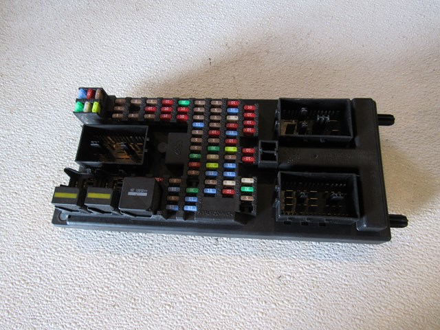 2005 Land Rover LR3 Fuse Box YQE500300