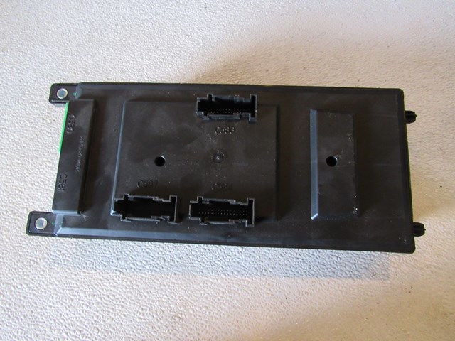 2005 Land Rover LR3 Fuse Box YQE500300