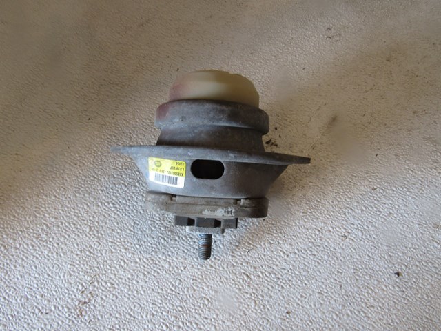 2005 Land Rover LR3 LH Driver Engine Mount Motor Mount KKB500312J