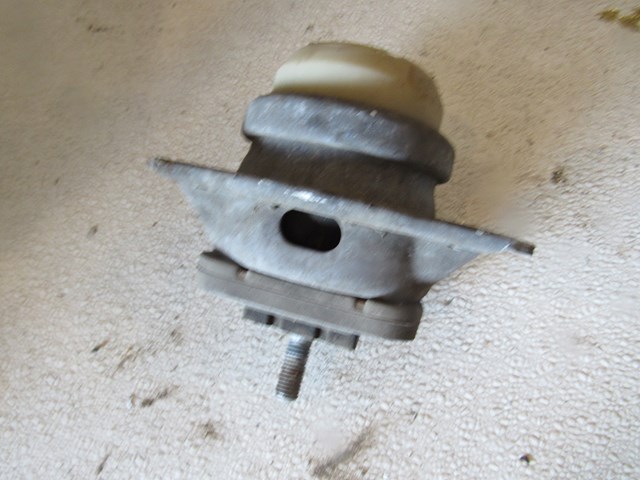 2005 Land Rover LR3 LH Driver Engine Mount Motor Mount KKB500312J