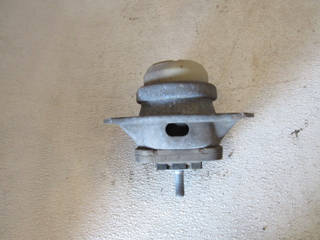 2005 Land Rover LR3 RH Passenger Motor Mount Engine Mount KKB500312