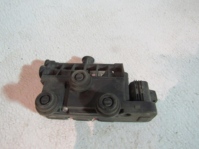 2005 Land Rover LR3 Rear LH Driver Air Block