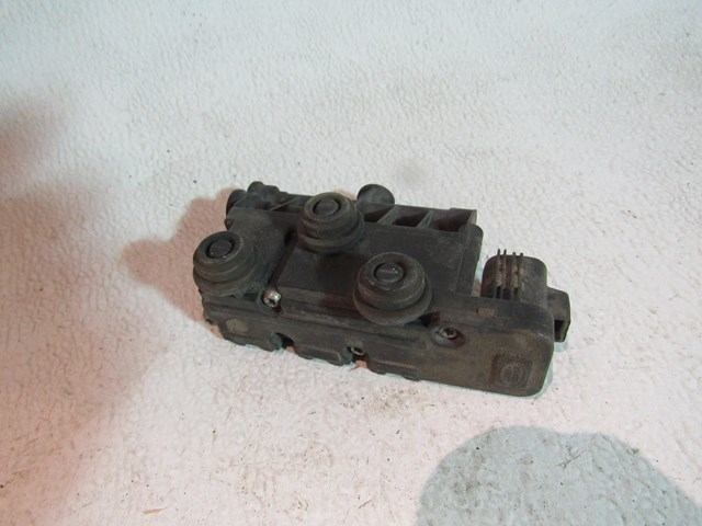 2005 Land Rover LR3 Rear LH Driver Air Block