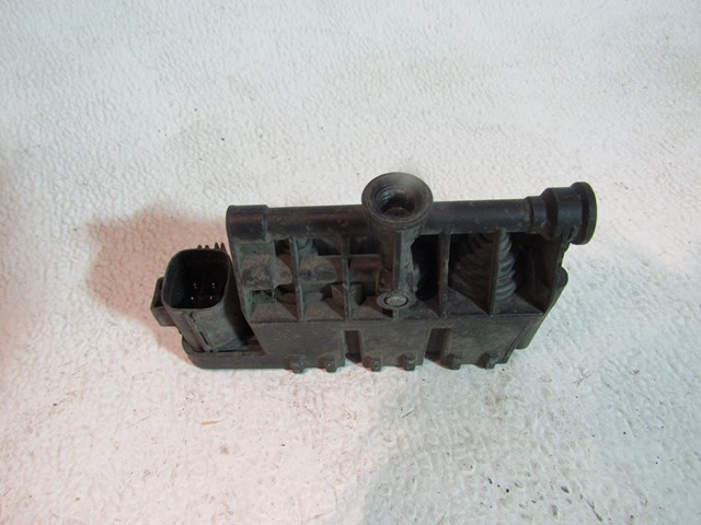 2005 Land Rover LR3 Rear LH Driver Air Block
