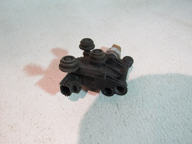 2005 Land Rover LR3 Rear Left Hand,  Driver Air Block