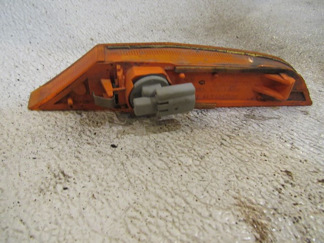 2003 Infiniti G35 Sedan RH Passenger Side Marker Light