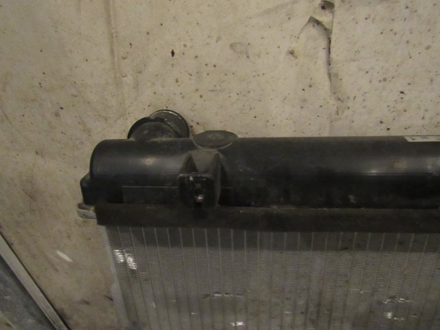 2003 Nissan 350z MT Radiator- 1 MIssing Pin