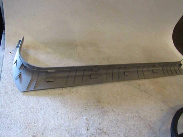 2009 Infiniti G37 Coupe LH Driver Door Sill Trim-STONE