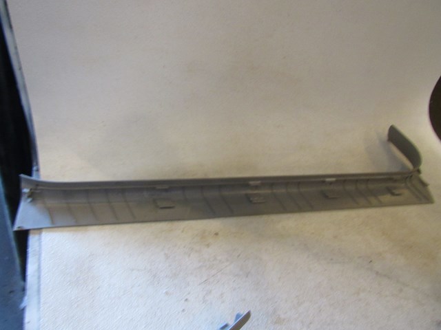 2009 Infiniti G37 Coupe RH Pass Door Sill Kick Plate-STONE