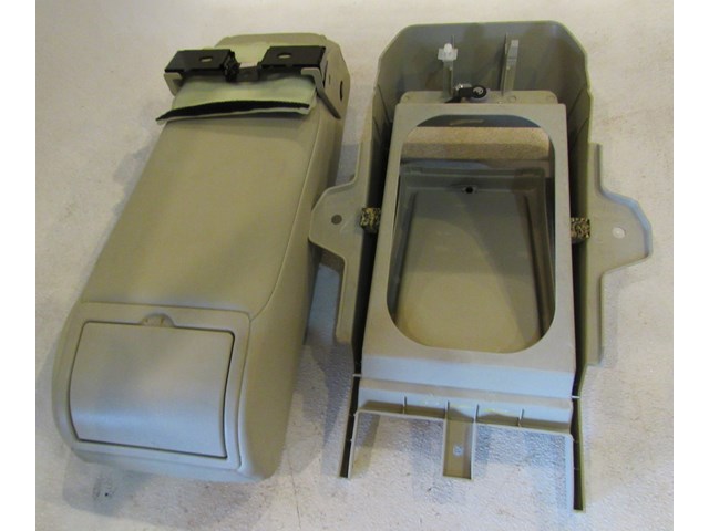 2008 Infiniti G35 Sedan Rear Armrest with Pass Through Panel