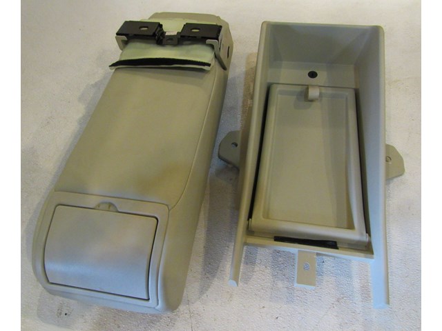 2008 Infiniti G35 Sedan Rear Armrest with Pass Through Panel