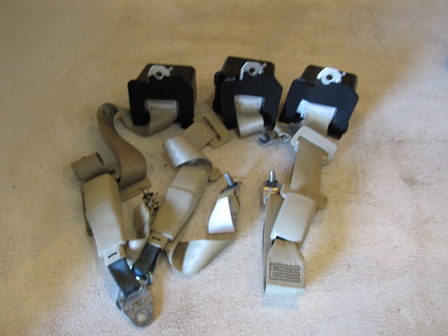 2008 Infiniti G35 Sedan Rear Seat Belt & Buckle Set-Wheat