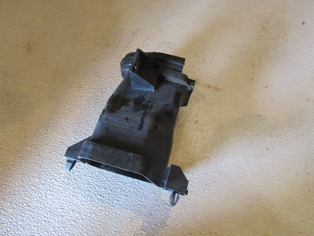 2008 Infiniti G35 Sedan RH Passenger Air Intake Duct