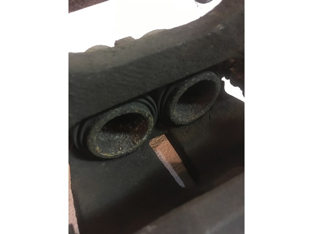 2005 Land Rover LR3 Front Driver Caliper