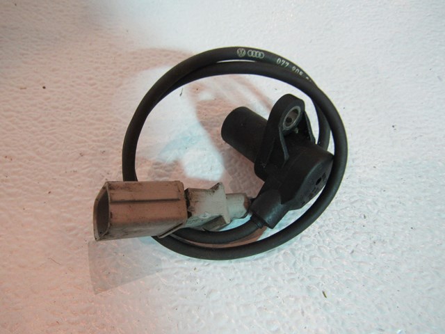 2001 Audi A8 Crank Position Sensor 077 905 318 F