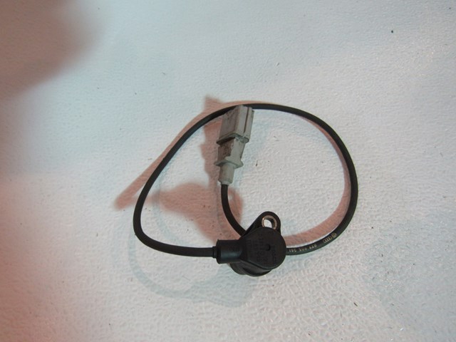 2001 Audi A8 Crank Position Sensor 077 905 318 F