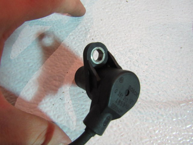 2001 Audi A8 Crank Position Sensor 077 905 318 F