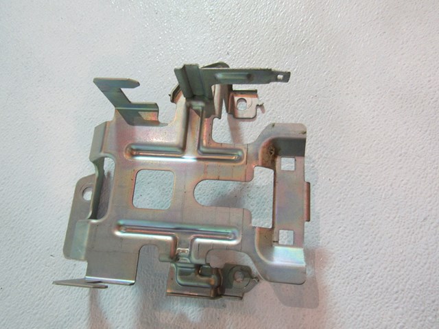 2008 Infiniti G35x Sedan Engine Fuse Box IPDM Bracket Mount