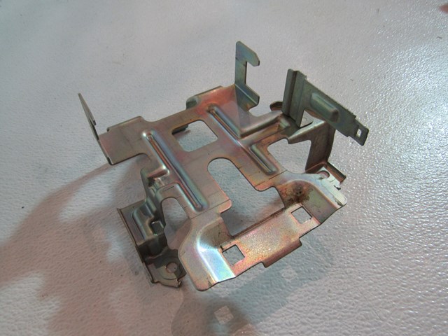 2008 Infiniti G35x Sedan Engine Fuse Box IPDM Bracket Mount