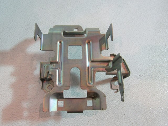 2008 Infiniti G35x Sedan Engine Fuse Box IPDM Bracket Mount