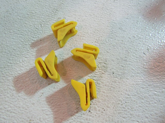 2007 2008 Infiniti G35 Sedan Trunk Retainer Clips (4)