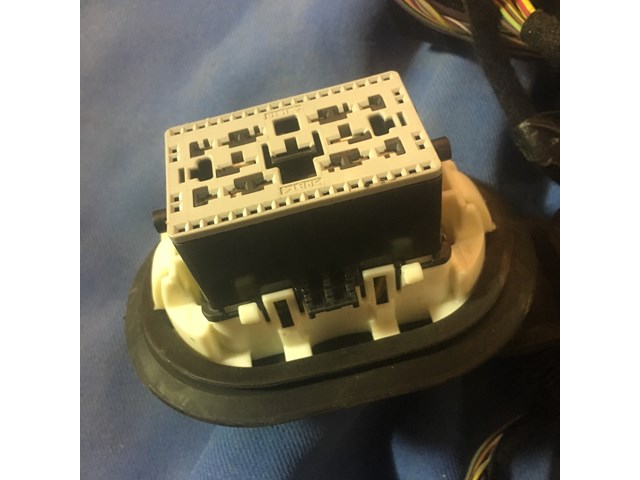 2016 Ford Explorer Front Passenger Door Wiring