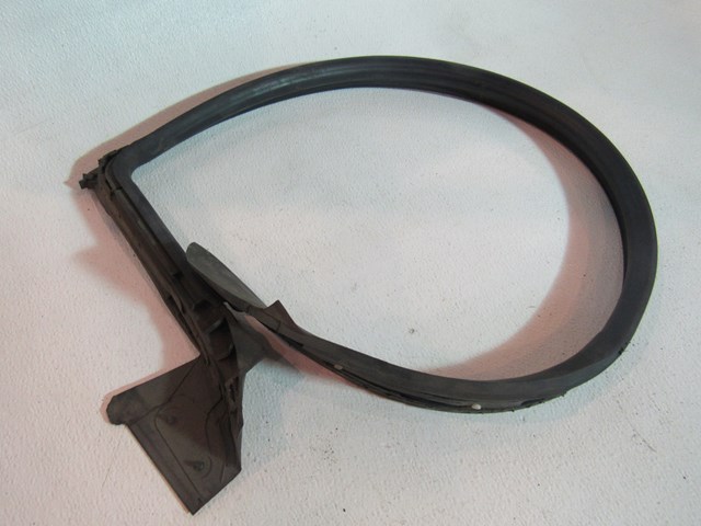 03 04 05 06 07 08  Nissan 350z LH Driver Window A Pillar Seal