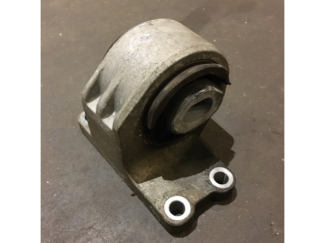 2005 Land Rover LR3 Transmission Transfer Case Mount Bracket